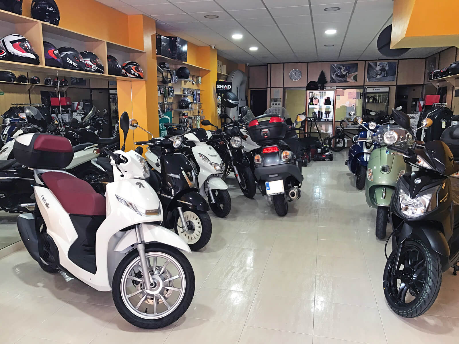 Concesionario y tienda para motos